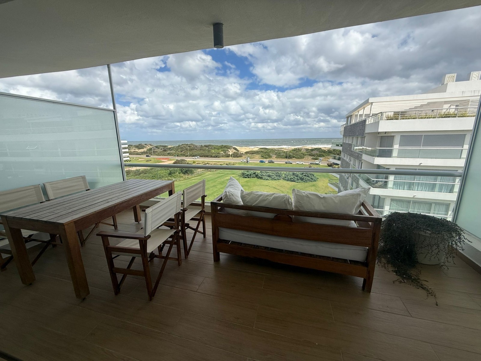 Departamento en alquiler con tres dormitorios en suite